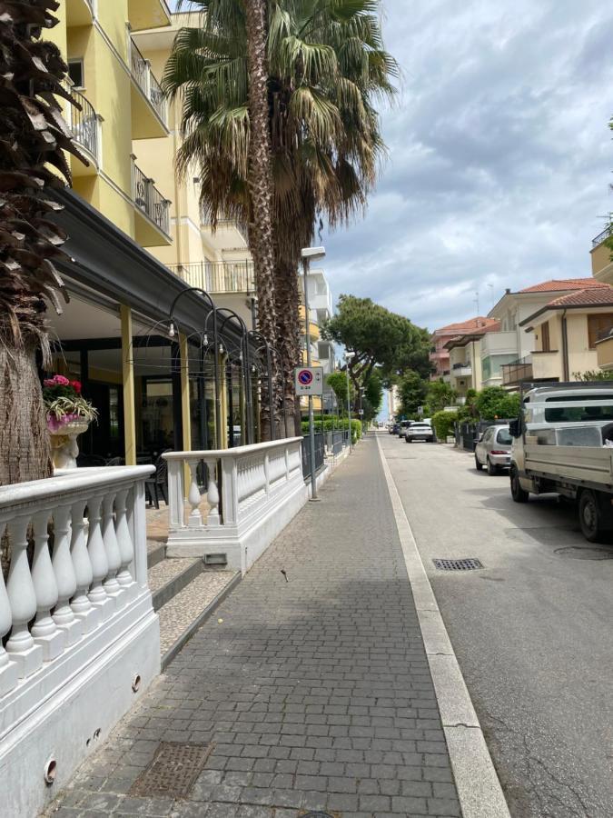 Hotel Modenese Riccione Exterior photo