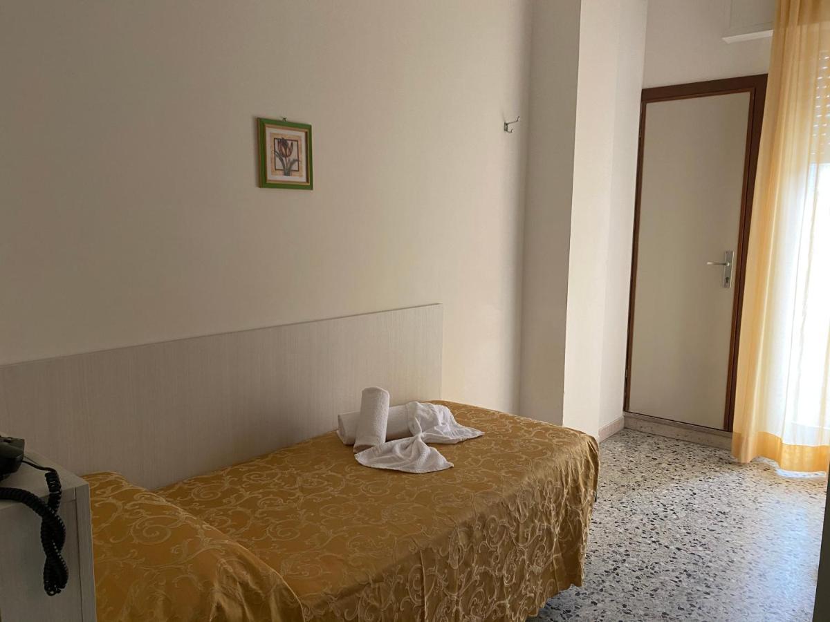 Hotel Modenese Riccione Exterior photo