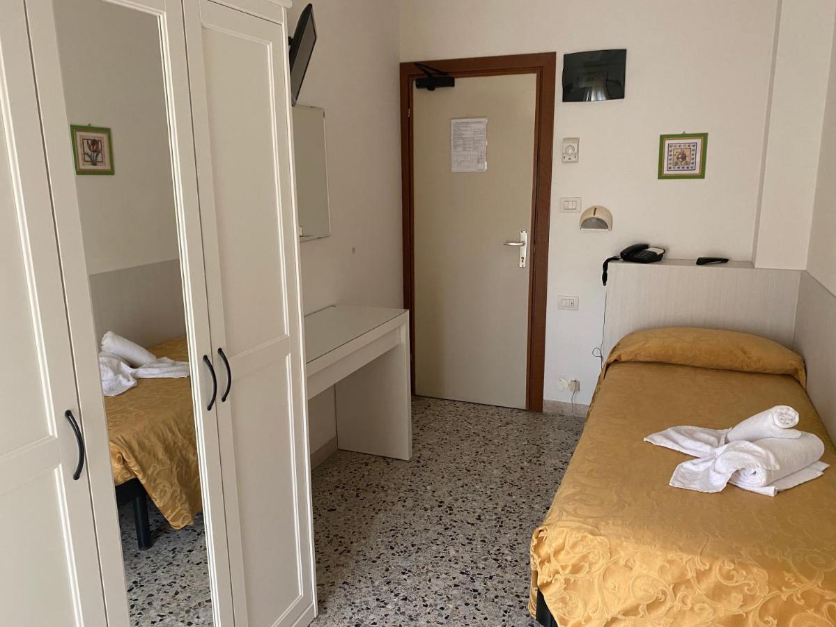 Hotel Modenese Riccione Exterior photo